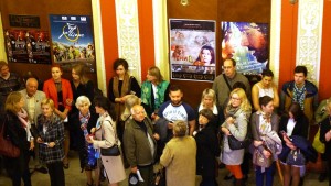 People wait before the screening "Shades of Day" (click on for better view!) 